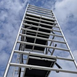 Torre móvel de alumínio Altezza Top L1270 PERSUM 12,70 m 120x240 cm