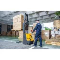 EMPILHADOR ELÉCTRICO 1.5T 4.5M KOMPAK