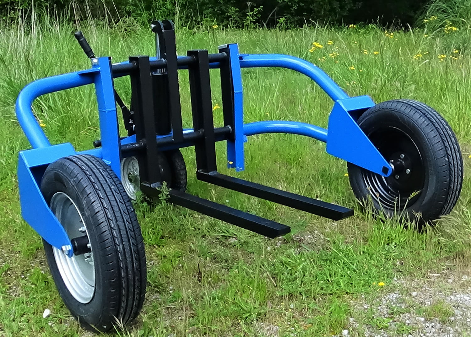 Porta-paletes Todo-o-Terreno CONHERSA H-2 1500kg Rodas Pneumáticas