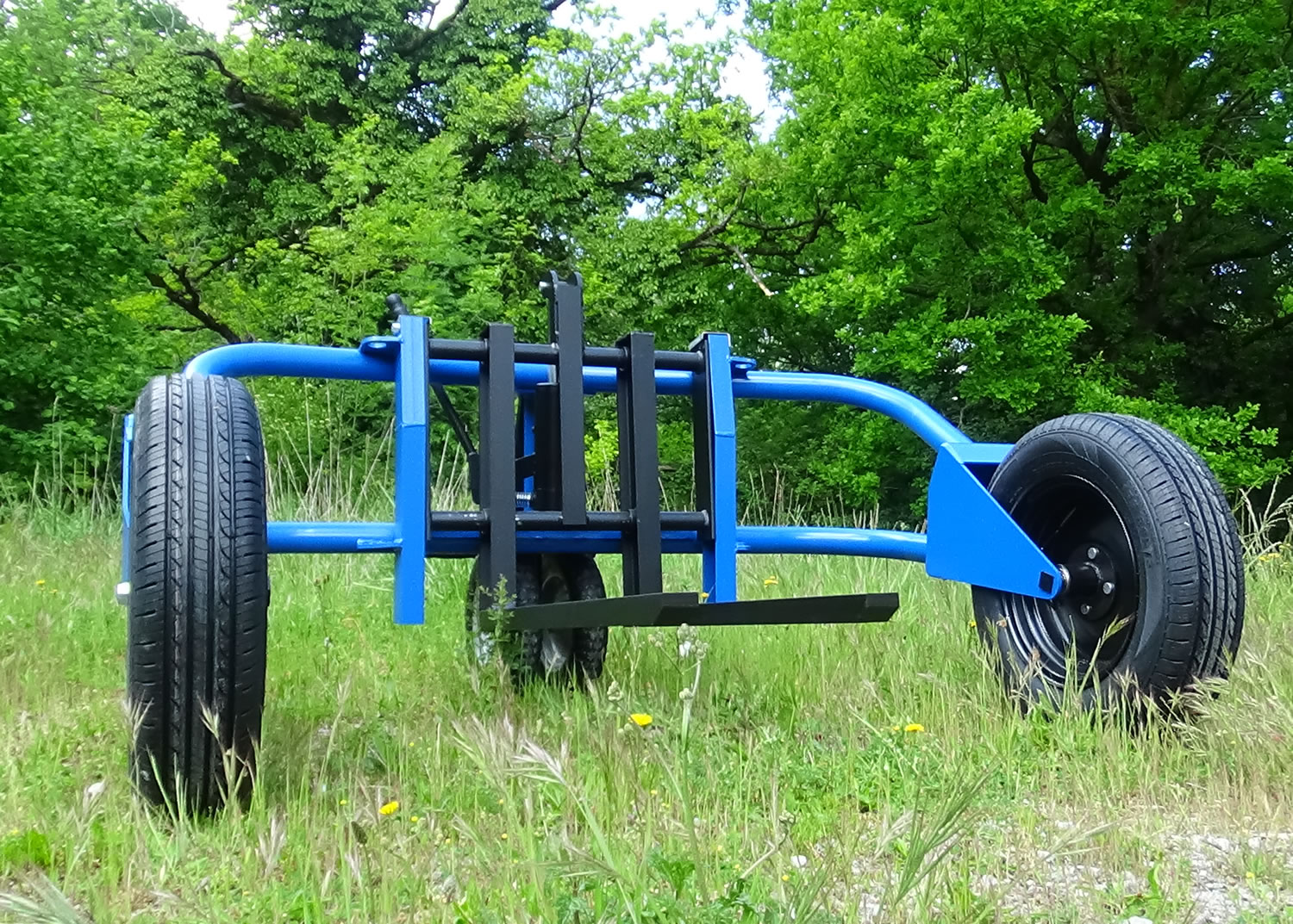 Porta-paletes Todo-o-Terreno CONHERSA H-2 1500kg Rodas Pneumáticas