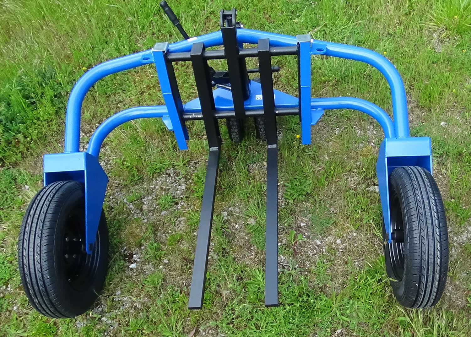 Porta-paletes Todo-o-Terreno CONHERSA H-2 1500kg Rodas Pneumáticas