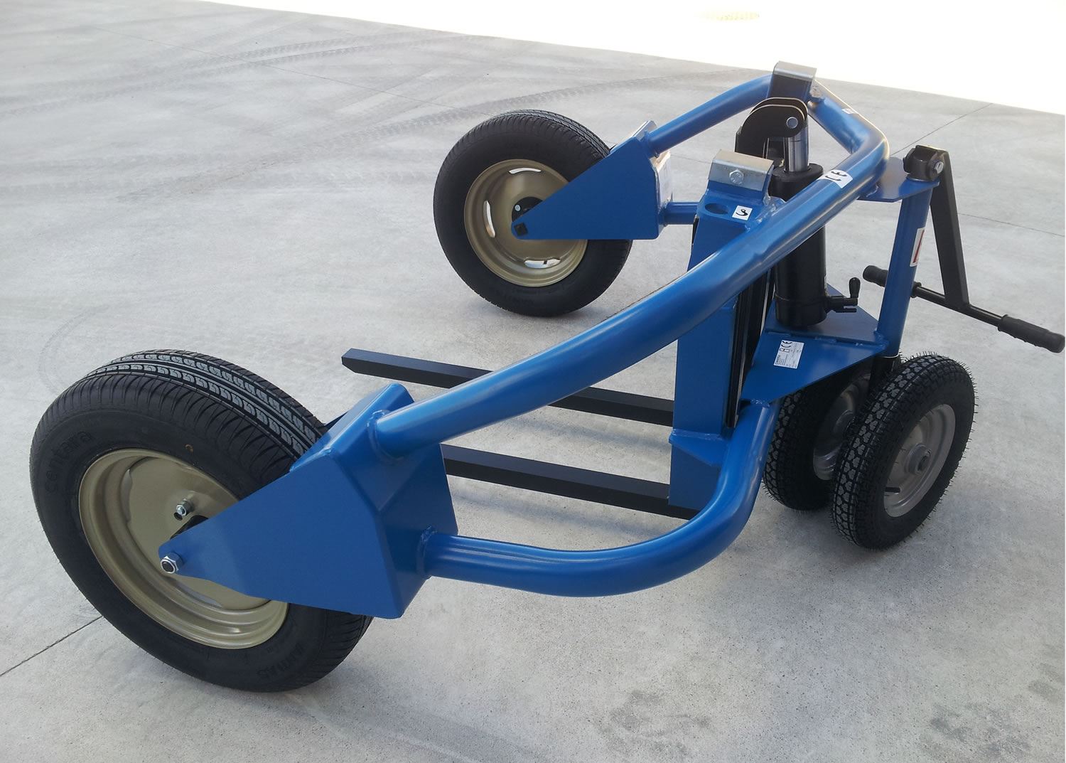 Porta-paletes Todo-o-Terreno CONHERSA H-2 1500kg Rodas Pneumáticas
