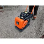 COMPACTADORA MOVIMENTO FRONTAL ALIMENTADA A BATERIA