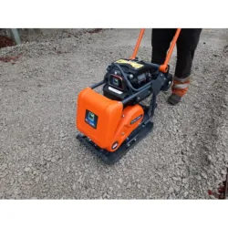 COMPACTADORA MOVIMENTO FRONTAL ALIMENTADA A BATERIA