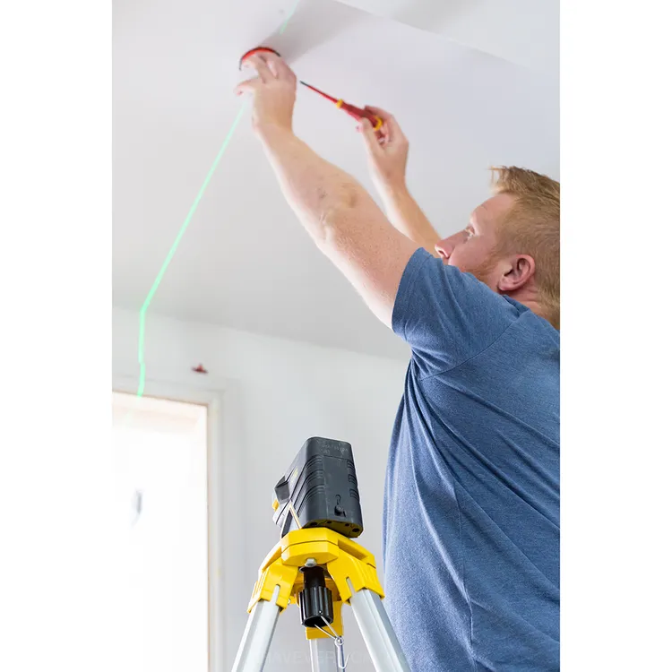 NÍVEL LASER DE LINHAS VERDES EM CRUZ + 2 PONTOS STANLEY