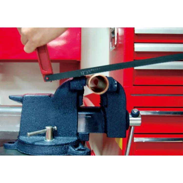 TORNO DE BANCADA DE AÇO FUNDIDO COM BASE GIRATÓRIA 360° 5' 130 MM KING TONY