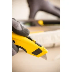 FACA COM LÂMINA RETRÁCTIL 170 CM STANLEY