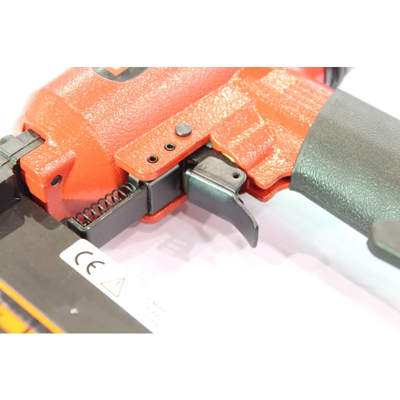 Máquina Pregar/Agrafar 63701 MADER