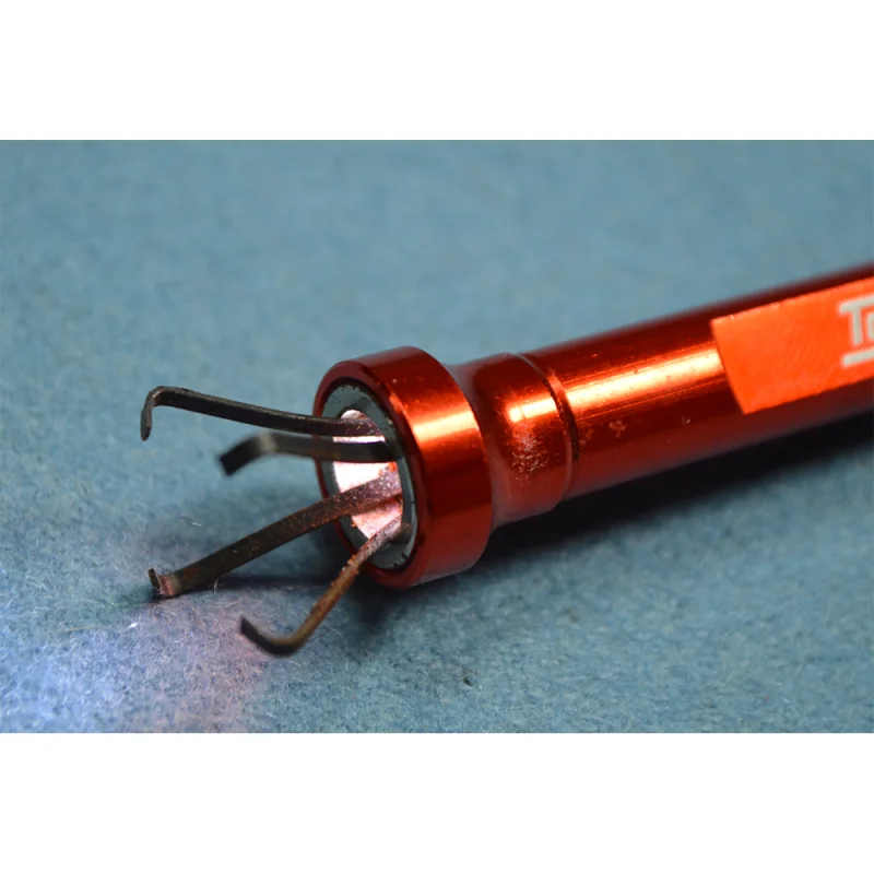 ÍMAN FLEXÍVEL COM PINÇA E LUZ LED TOOLHUB