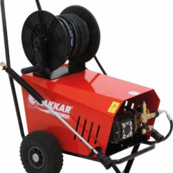 Lavadora de Alta Pressão de Água Fria DRAKKAR 380V 21 l/min 170 bar com Enrolador 20m, Lança Turbo e Total Stop
