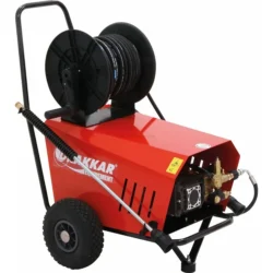 Lavadora de Alta Pressão de Água Fria DRAKKAR 380V 26 l/min 170 bar com Enrolador 20m, Lança Turbo e Total Stop
