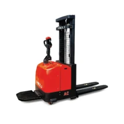 STACKER ELÉTRICO 5000 MM 1600 KG C/ PLATAFORMA