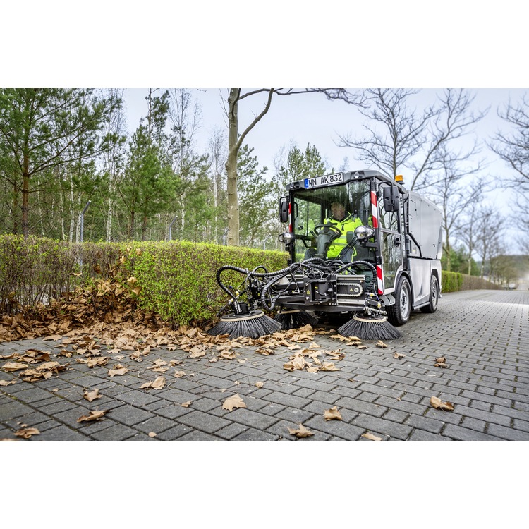 Varredoura Municipal Karcher MC 250 Diesel Euro 6e 2.5m³