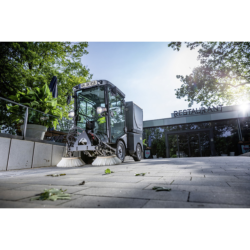 Varredoura Municipal MC 80 KARCHER Diesel 26kW 1000L