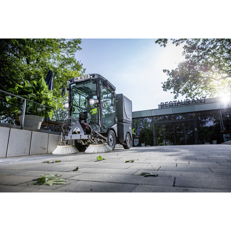 Varredoura Municipal MC 80 KARCHER Diesel 26kW 1000L
