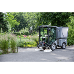 Varredoura Municipal MC 80 KARCHER Diesel 26kW 1000L