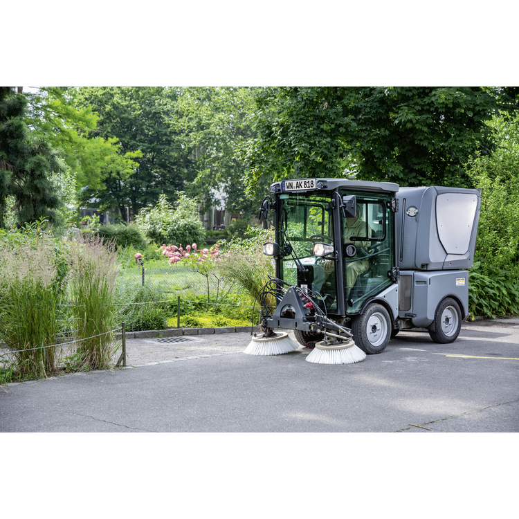 Varredoura Municipal MC 80 KARCHER Diesel 26kW 1000L
