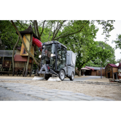 Varredoura Municipal MC 80 KARCHER Diesel 26kW 1000L